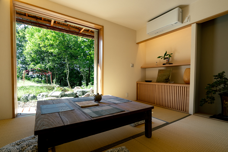 山の中のカフェ